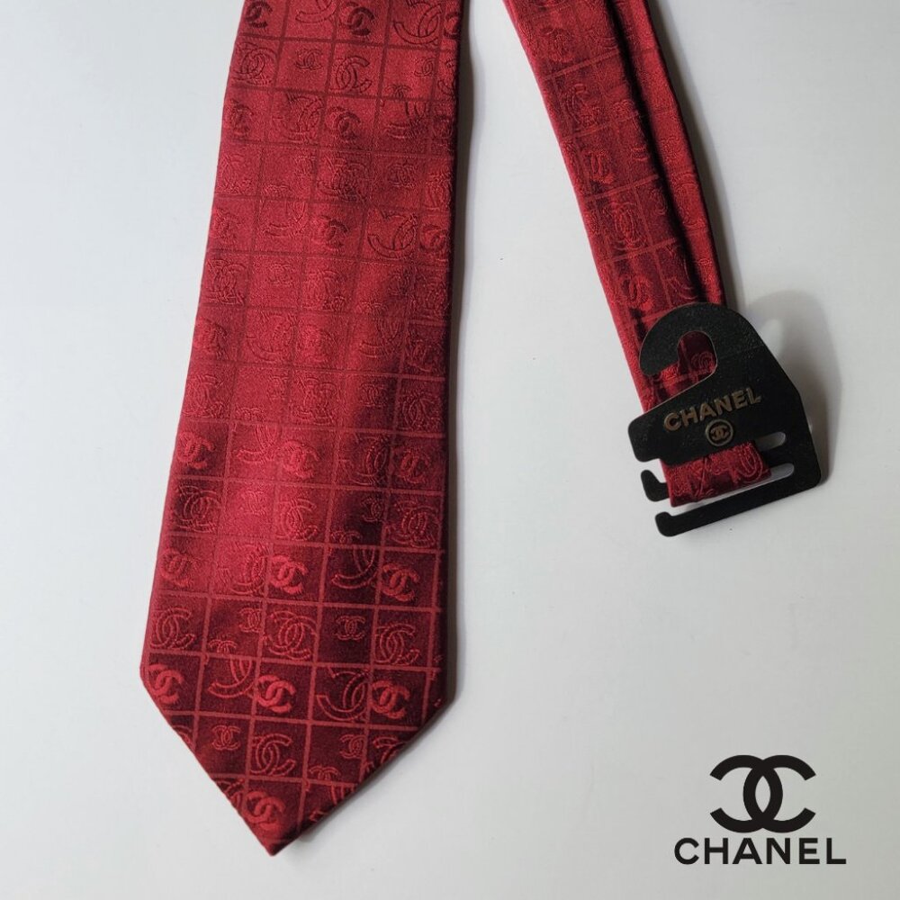 CHANEL Men's Vintage Tie 100% Silk Made in Italy deep red with CCs